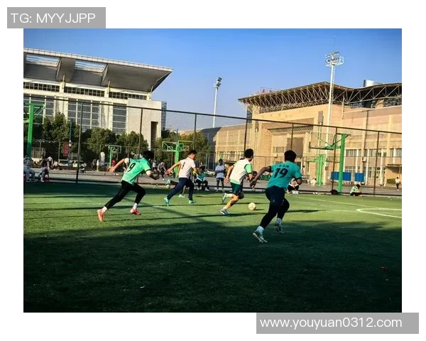 中工网评|“职超”:足球的高兴与劳作的热情相互交织 中工网评|“职超”:足球的高兴与劳作的热情相互交织